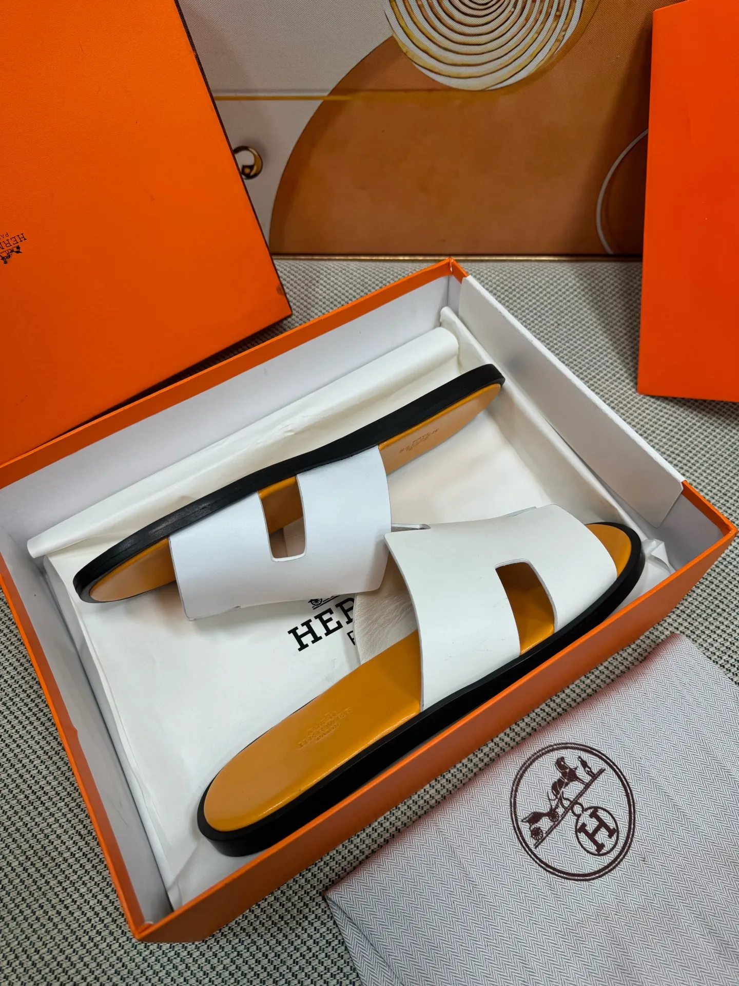 👟👟Ex-factory price 560👟👟 "HERMES" [Classic Original Version] Hermès; Top 🔝 Purchasing Agency 🔍🔍 Men's Latest 🇺🇸 Counter Sales Simultaneously, Original Imported from Italy: Silk Cowhide · Prominent (High-end · Nobility · Grade) Exquisite Workmanship (Italian 🇮🇹 Imported Water Dye Brand Wear-resistant ultra-thousand leather feet) Soles: Original soles specially provided by the original factory, ⚠exclusive double-layer movable rubber molded outsole; super comfortable, wear-resistant, non-slip, environmentally friendly🌳🌳🌳, real photos taken🎬The real ones are more beautiful🔍🔍 (high quality, single goods), you can enter and exit the counter at will* Code number: 38·39·40·41·42·43·44# (45# can be customized) (46 47➕30 customization is not returnable) Welcome to place an order...☕